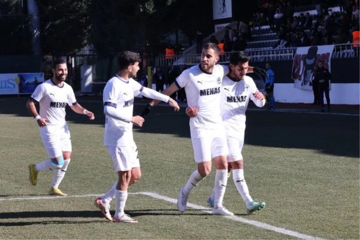 Menemen FK, Etimesgut Belediyespor\'u son dakika golüyle yendi