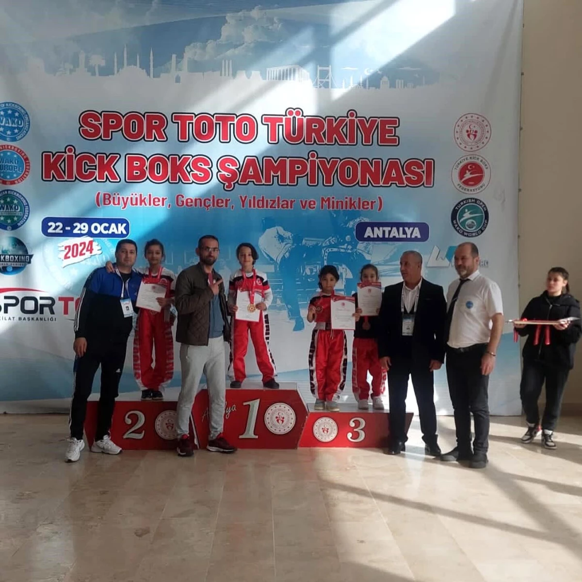 Niğde Kick Boks Takımı, Türkiye Kick Boks Şampiyonası\'ndan 5 madalya ile döndü