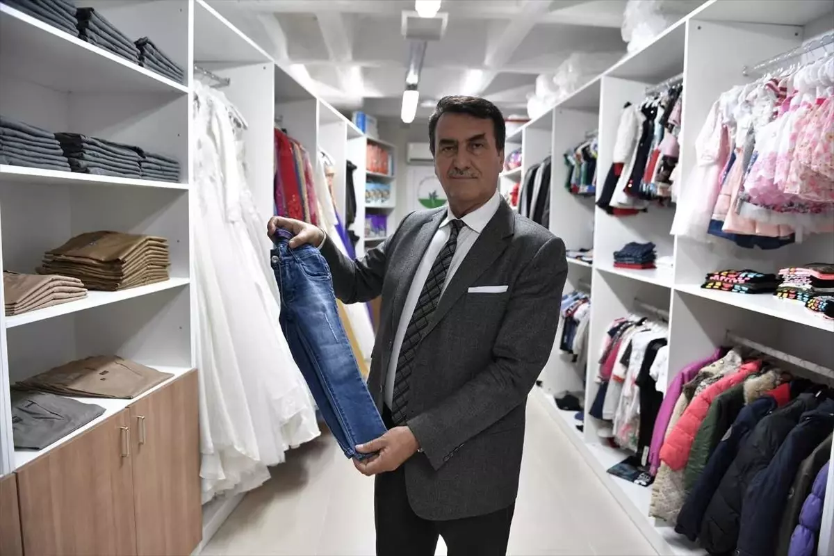 Osmangazi İlçe Belediyesi Sevgi Mağazası İhtiyaç Sahiplerine Yardım Sunuyor