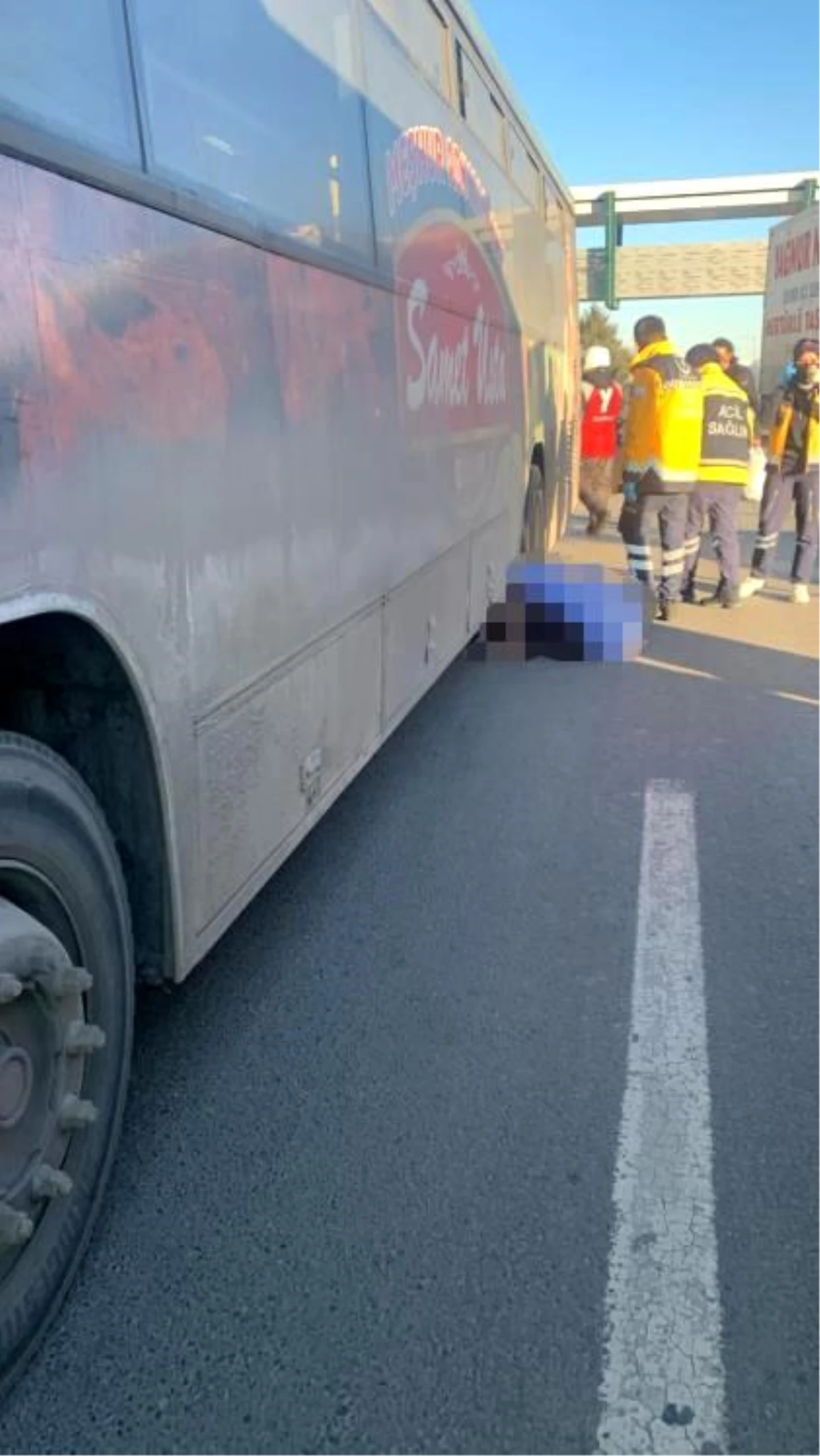 Ankara\'da Polis Aracından Atlayan Kadın Otobüsün Altında Kalarak Hayatını Kaybetti