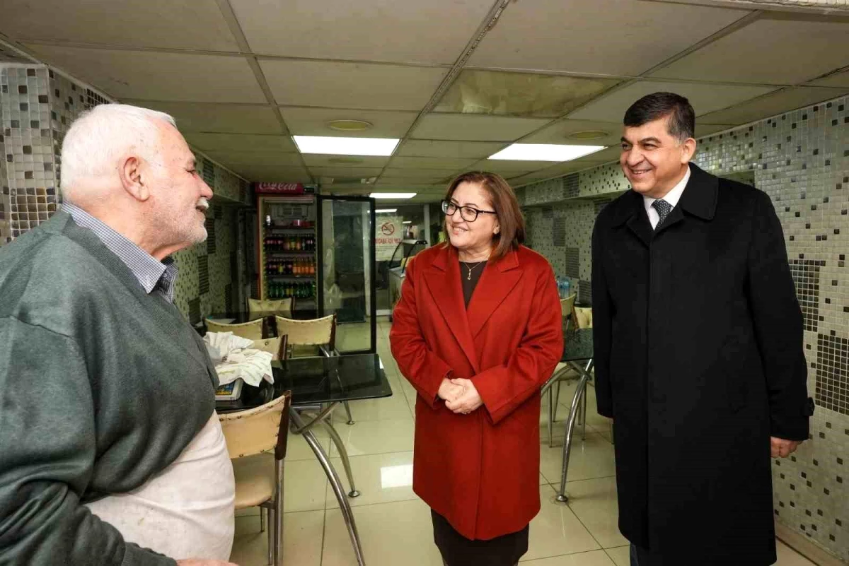 Gaziantep Büyükşehir Belediye Başkanı Fatma Şahin ve Şehitkamil Belediye Başkanı Rıdvan Fadıloğlu, esnaf ve fabrika işçileriyle bir araya geldi