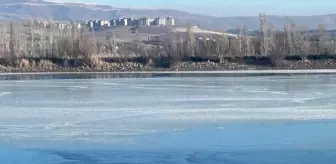 Sivas'ta Sıcaklık Sıfırın Altına Düştü, Serpincik Göleti Buz Tutti