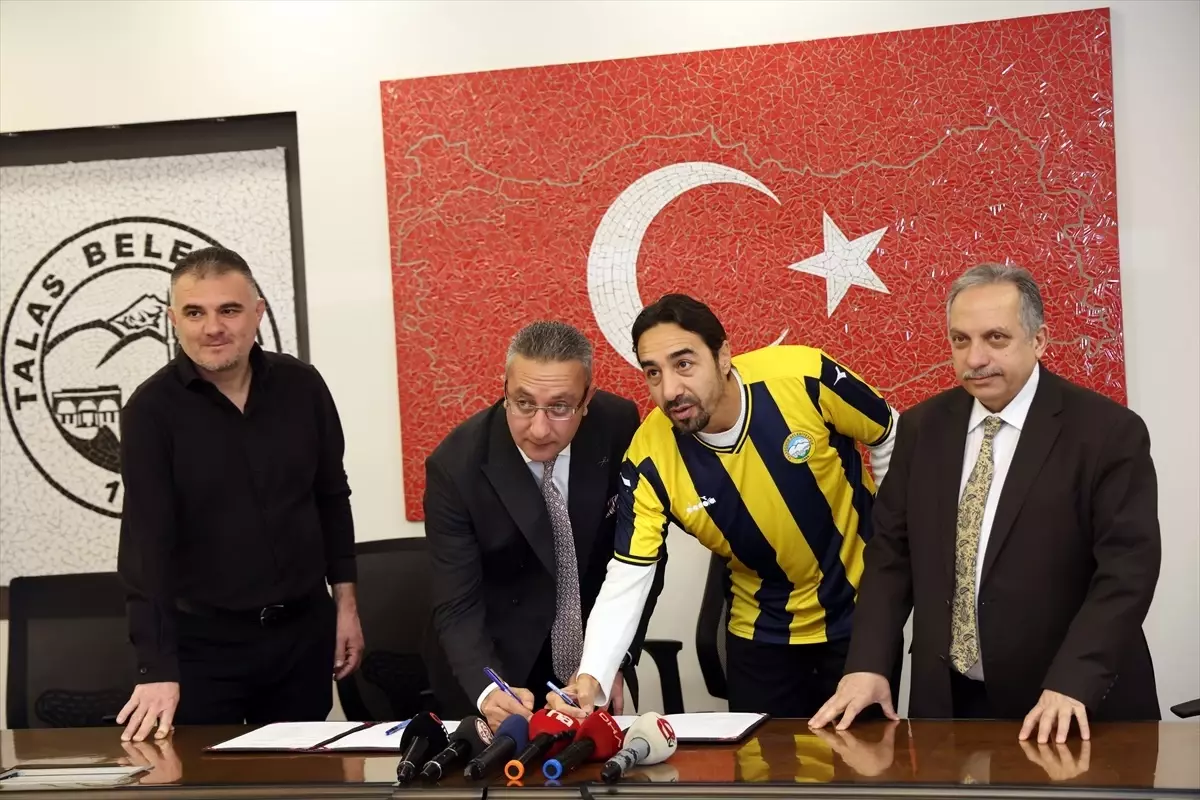 Talasgücü Belediyespor, İbrahim Öztürk\'ü renklerine bağladı