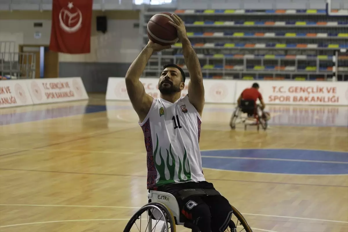 Şırnak\'ta terör operasyonunda ayağını kaybeden gazi basketbol ile hayata tutundu