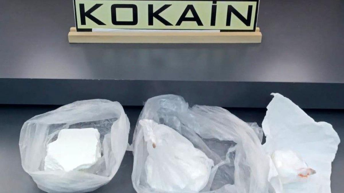 Uşak polisi kontrol noktasında uyuşturucu ve ruhsatsız tabanca ele geçirdi