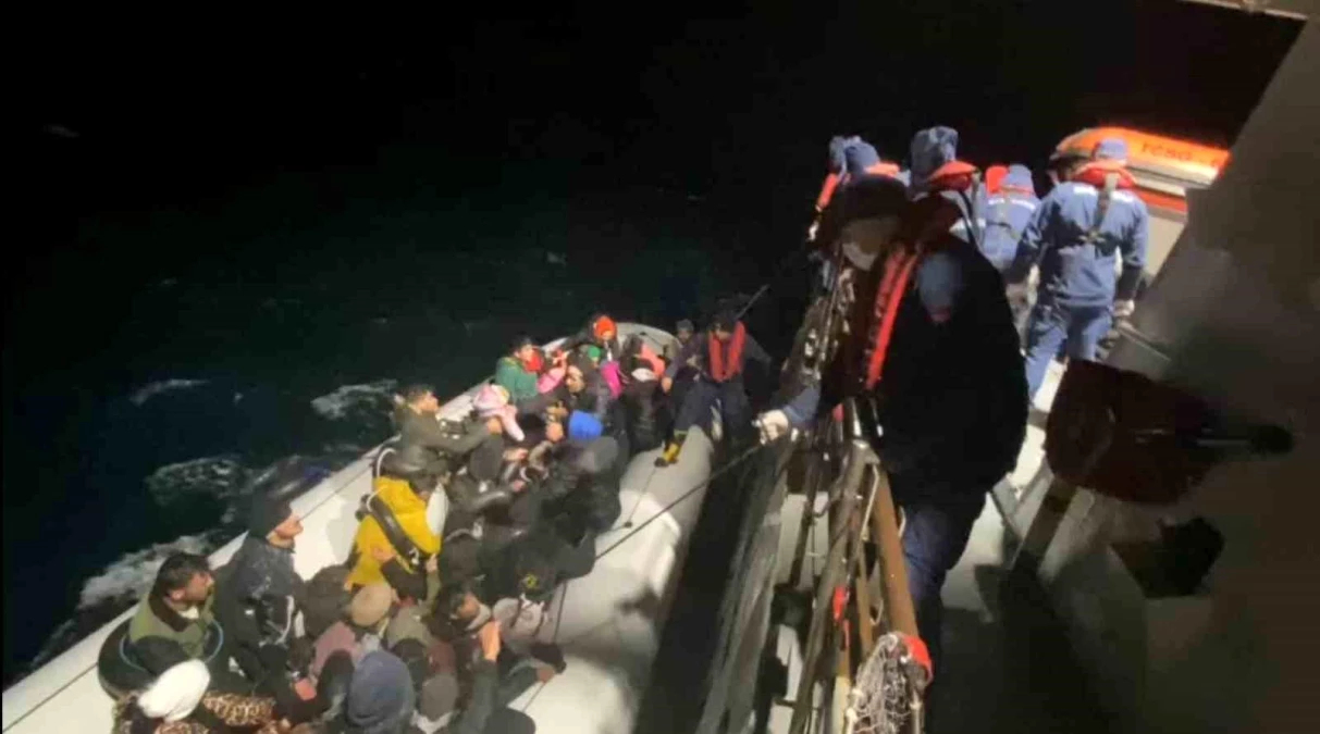 Ayvalık\'ta 55 düzensiz göçmen yakalandı