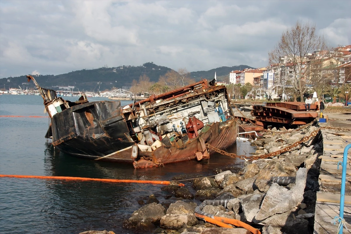 Zonguldak açıklarında batan kuru yük gemisinin kayıp mürettebatı için arama çalışmaları devam ediyor