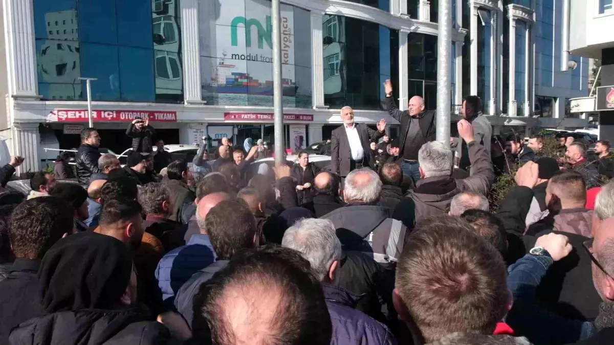 AK Parti Tekkeköy İlçe Teşkilatı ve Muhtarlar, Tekkeköy Belediyesi İçin Protesto Yaptı