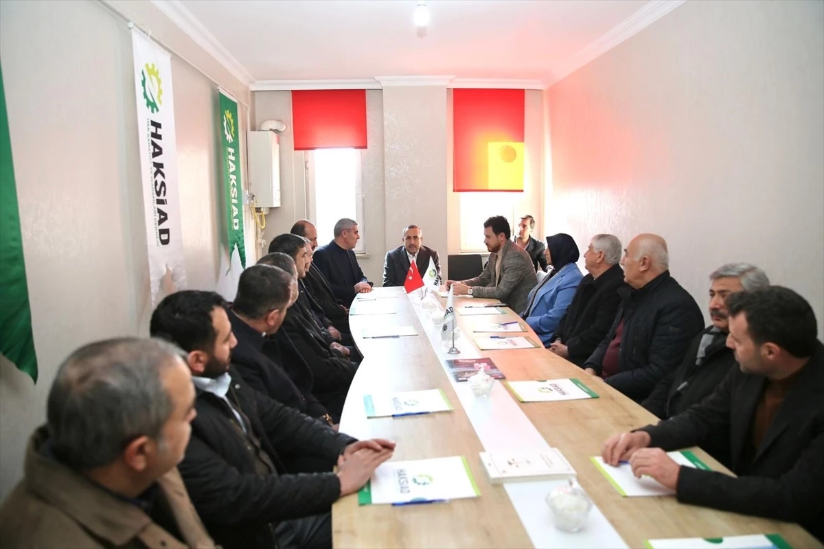 AK Parti Van Büyükşehir Belediye Başkan Adayı Abdulahat Arvas, STK Temsilcileriyle Buluştu