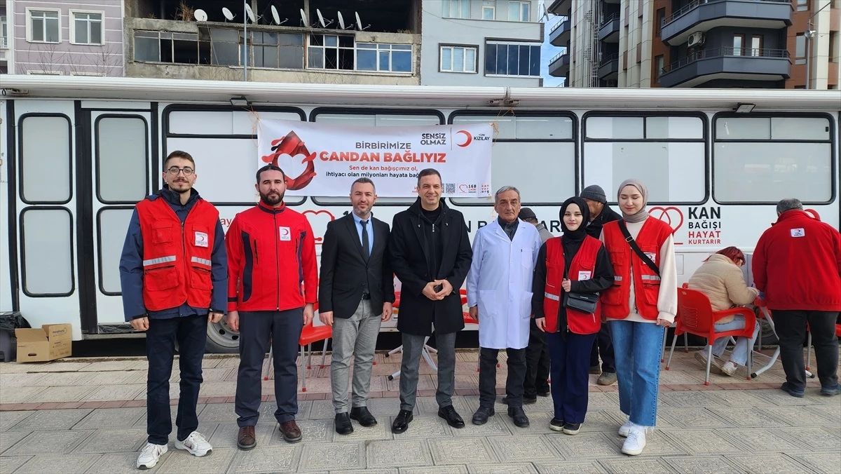 Amasya Kaymakamı Şafak Gürçam Türk Kızılayı\'na Kan Bağışında Bulundu