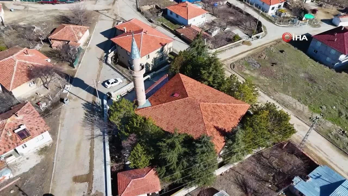 Anadolu Selçuklu Dönemine Ait Ballı Baba Camisi 9 Asırdır İbadete Açık