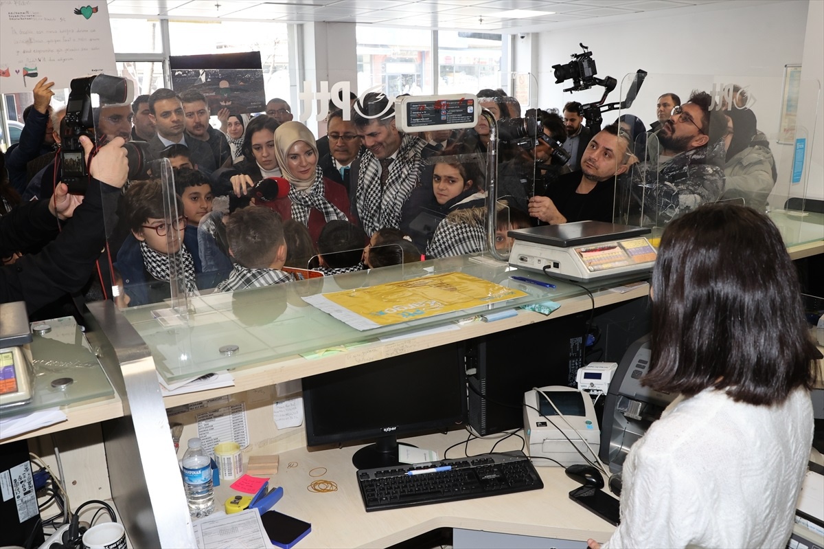 Bakan Göktaş, öğrencilerin Gazze konulu kartpostallarını BM\'ye gönderdi