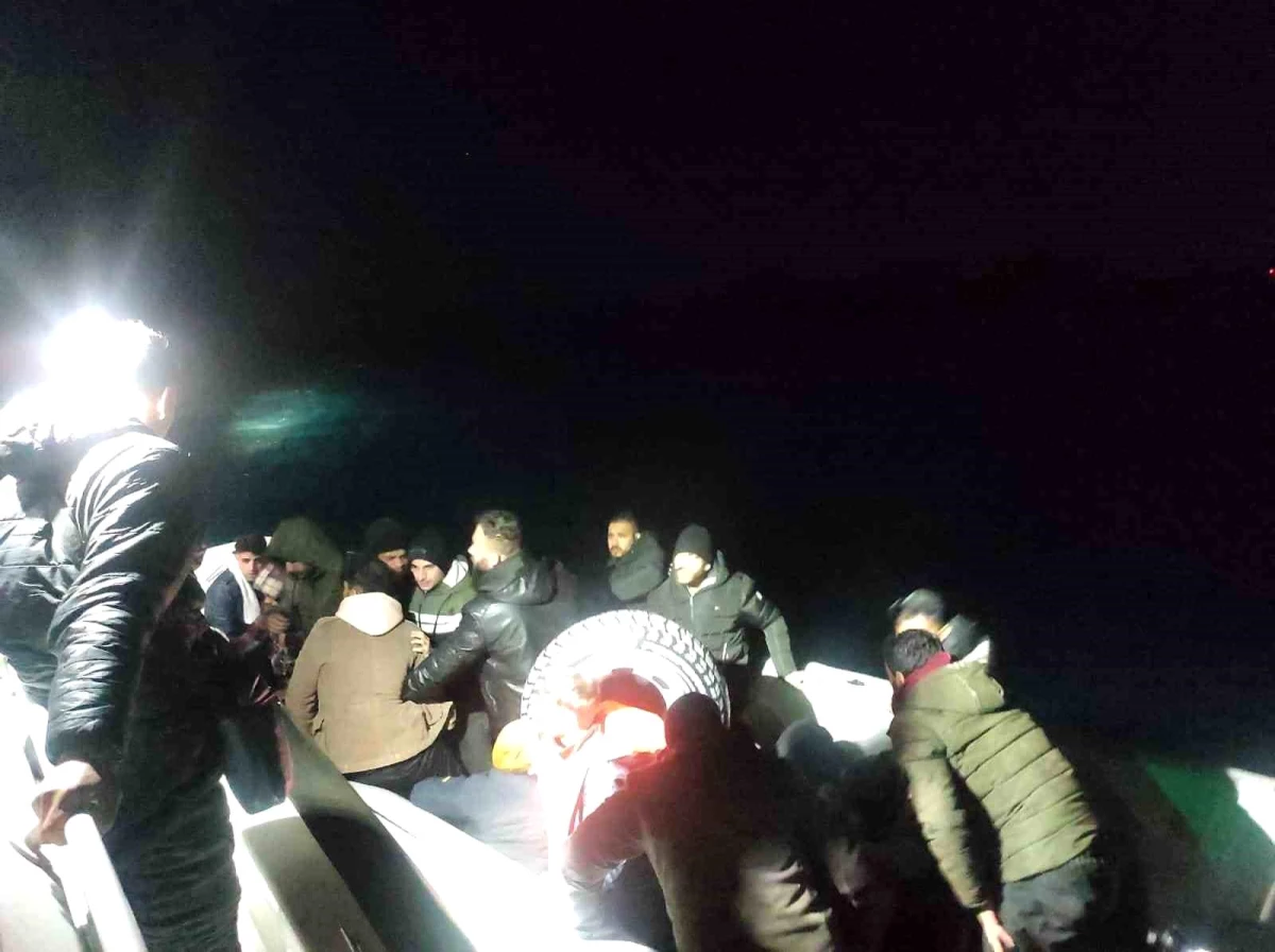 Muğla\'nın Bodrum ilçesi açıklarında 54 göçmen yakalandı, 15\'i kurtarıldı