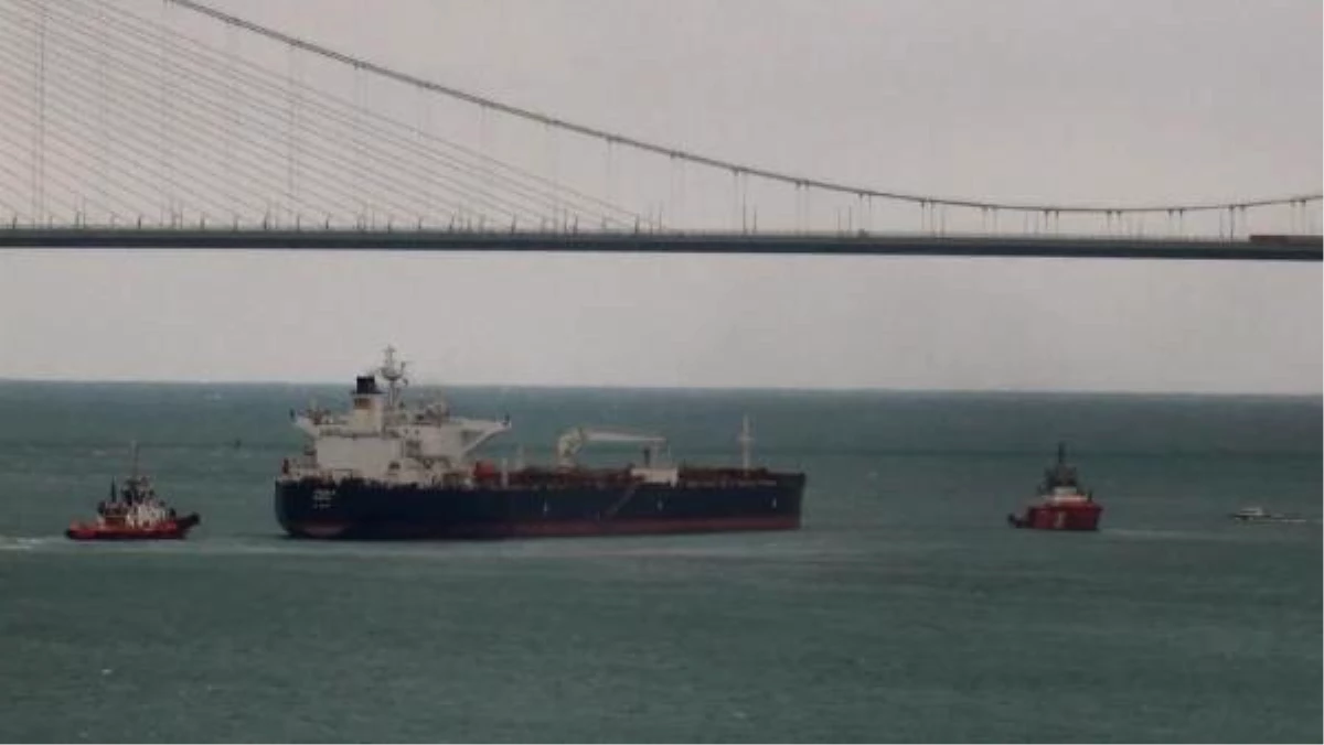 İstanbul Boğazı\'nda gemi demir atarak denizaltı kablolarına zarar verdi