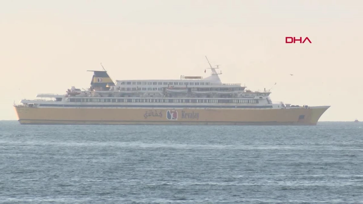 İstanbul Boğazı\'nda Kevalay Queen ro-ro gemisi çarpıştı