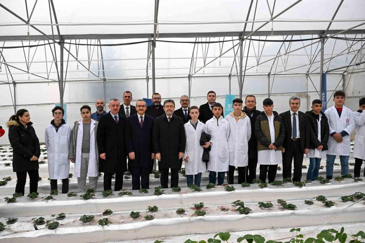 Kocaeli\'de Otomasyonlu Topraksız Tarım Serası Projesi İncelendi