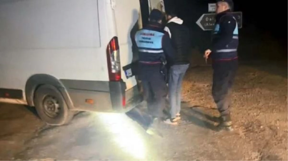 Çanakkale\'de 45 kaçak göçmen ve 3 organizatör yakalandı