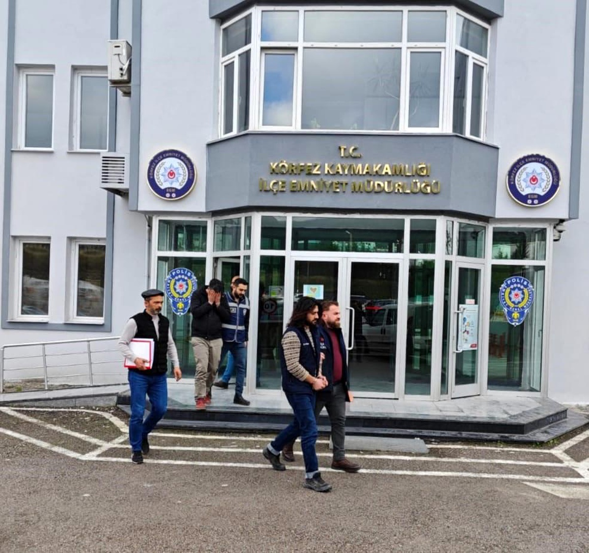 Kocaeli\'de Çekici ve Karavanların Fren Sistemlerini Çalan 3 Şüpheli Tutuklandı