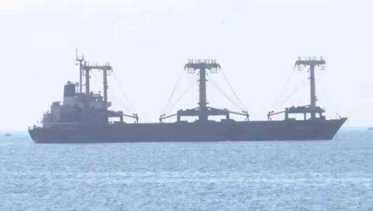 Denizi kirlettiği için ceza kesilen gemi İstanbul Boğazı'nda kaza yaptı
