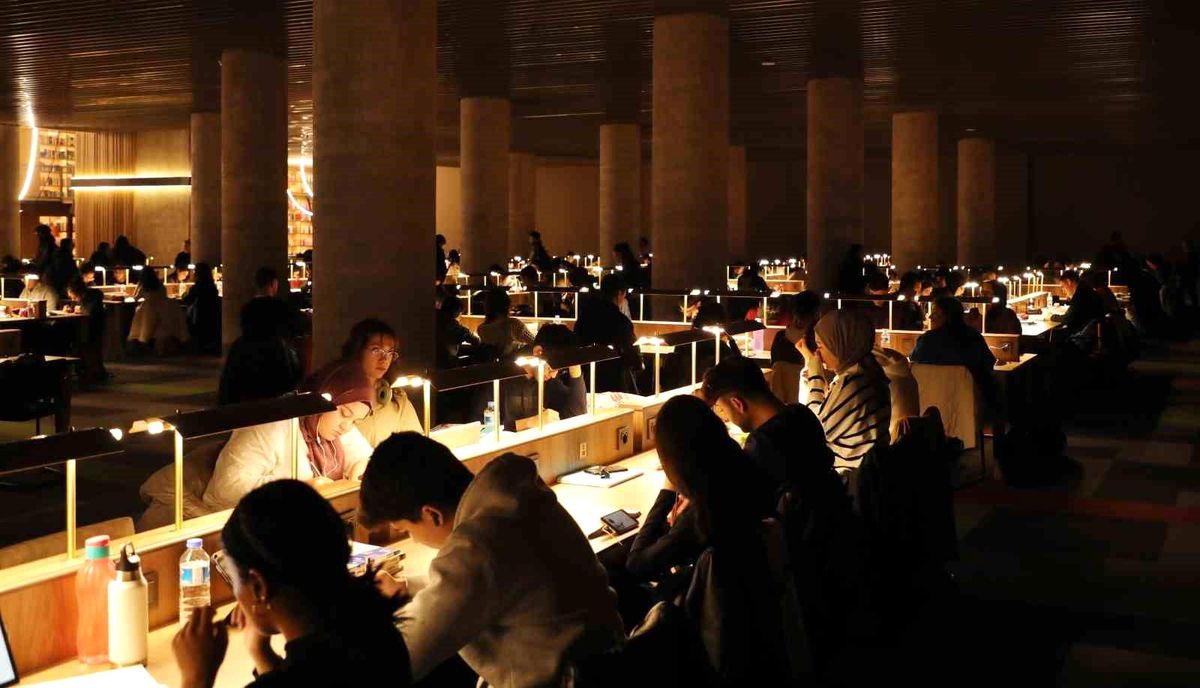 Şehitkamil Belediyesi tarafından hayata geçirilen kütüphane öğrencilerin ilgisini çekiyor