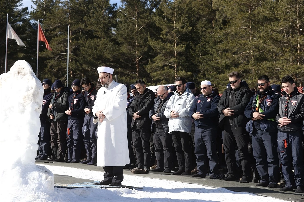 Diyanet İşleri Başkanı Ali Erbaş, Bolu\'da Cuma Namazı Kıldırdı