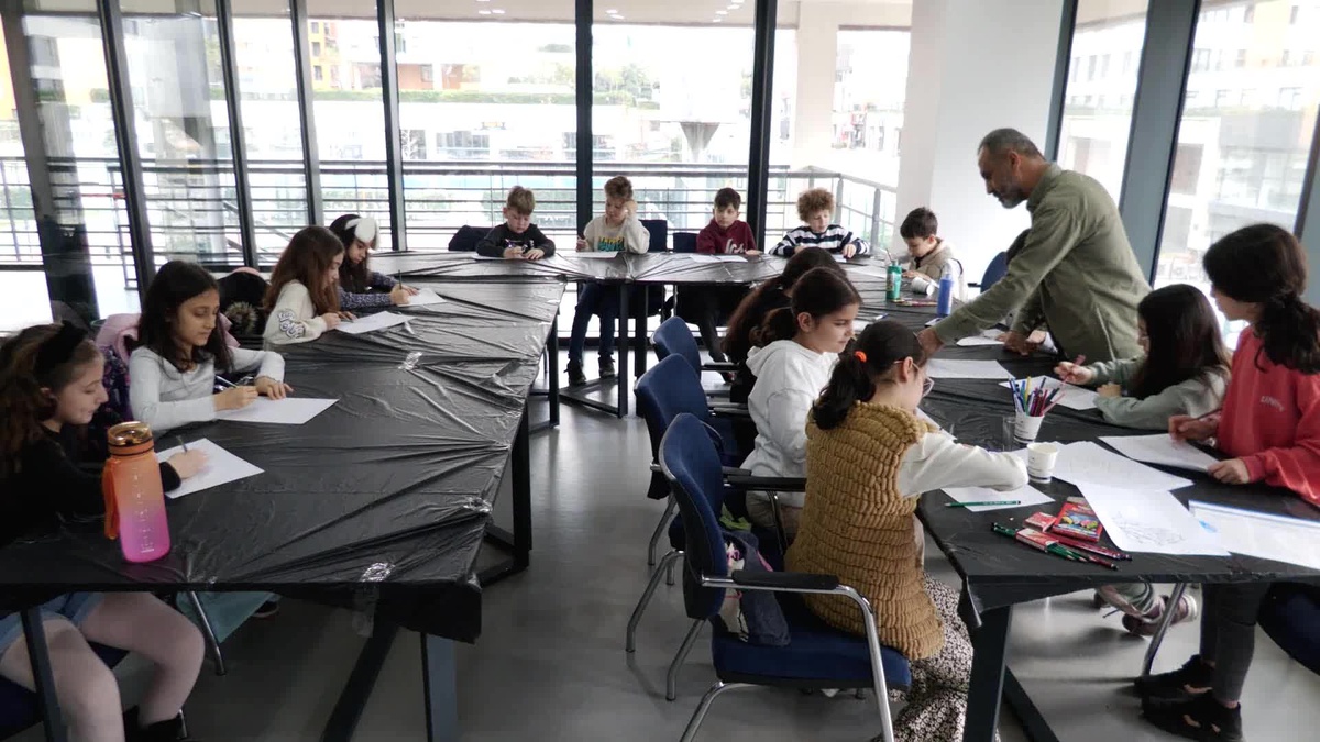Esenyurt Belediyesi\'nin Sömestr Şenliği\'nde Çocuk Üniversitesi\'nde yapılan etkinlikler çocukları eğlendirdi