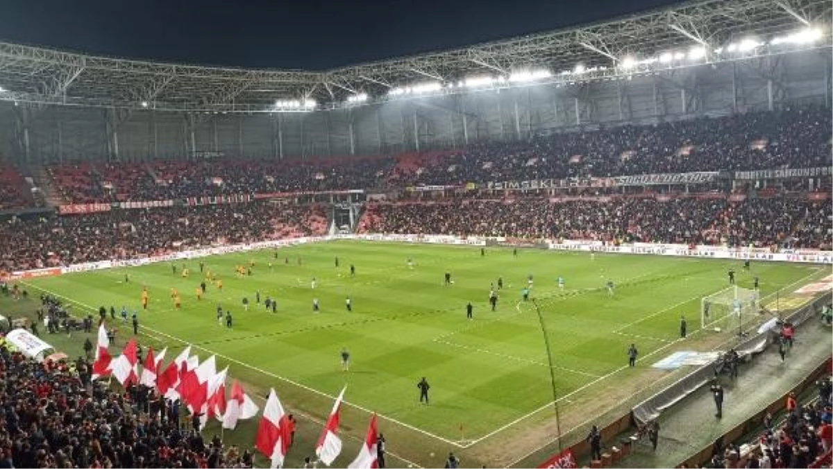 Samsunspor, 12 yıl sonra sahasında Galatasaray\'ı ağırladı