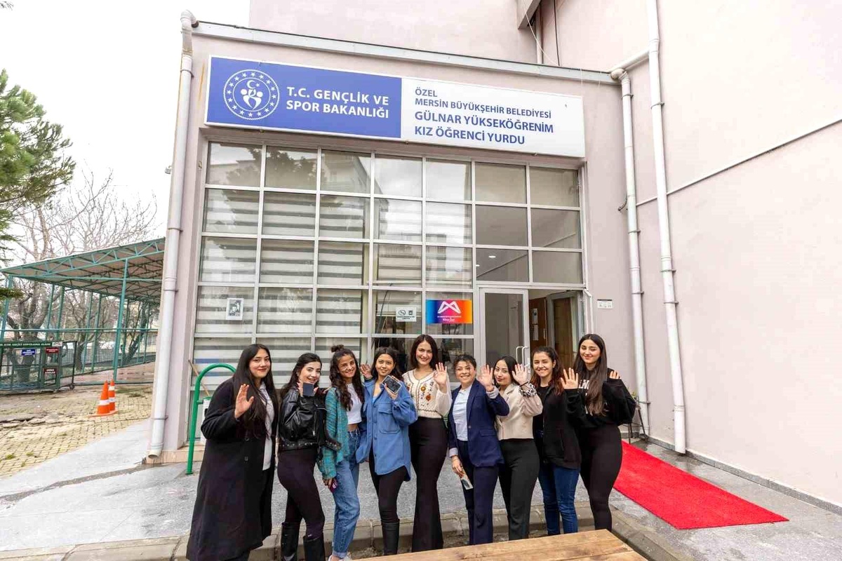 Mersin Büyükşehir Belediyesi Gülnar\'da Öğrencilere Hizmet Sunuyor