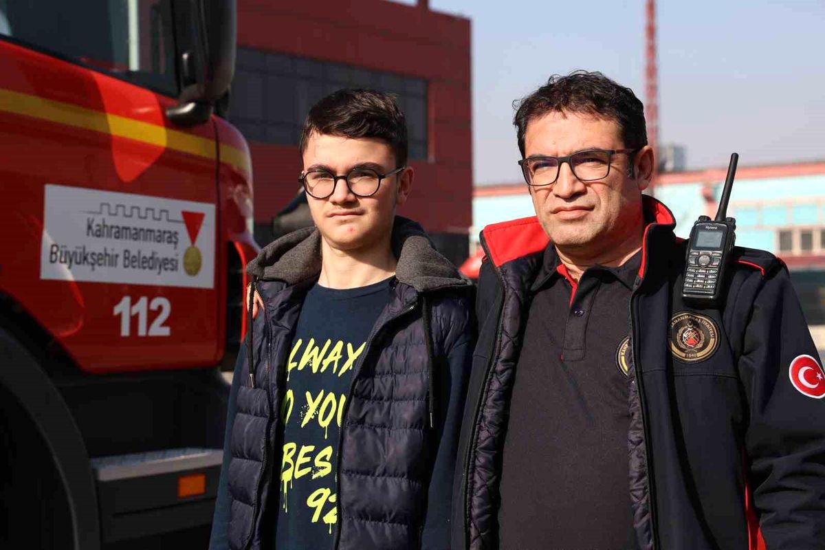 Kahramanmaraş\'ta Depremde Enkaz Altında Kalan Oğlu Kurtaran İtfaiye Eri Baba