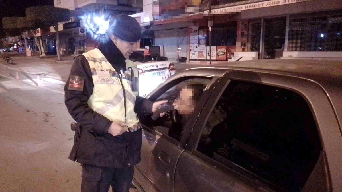 Alanya\'da yapılan trafik uygulamasında 121 araca 192 bin 778 TL ceza kesildi