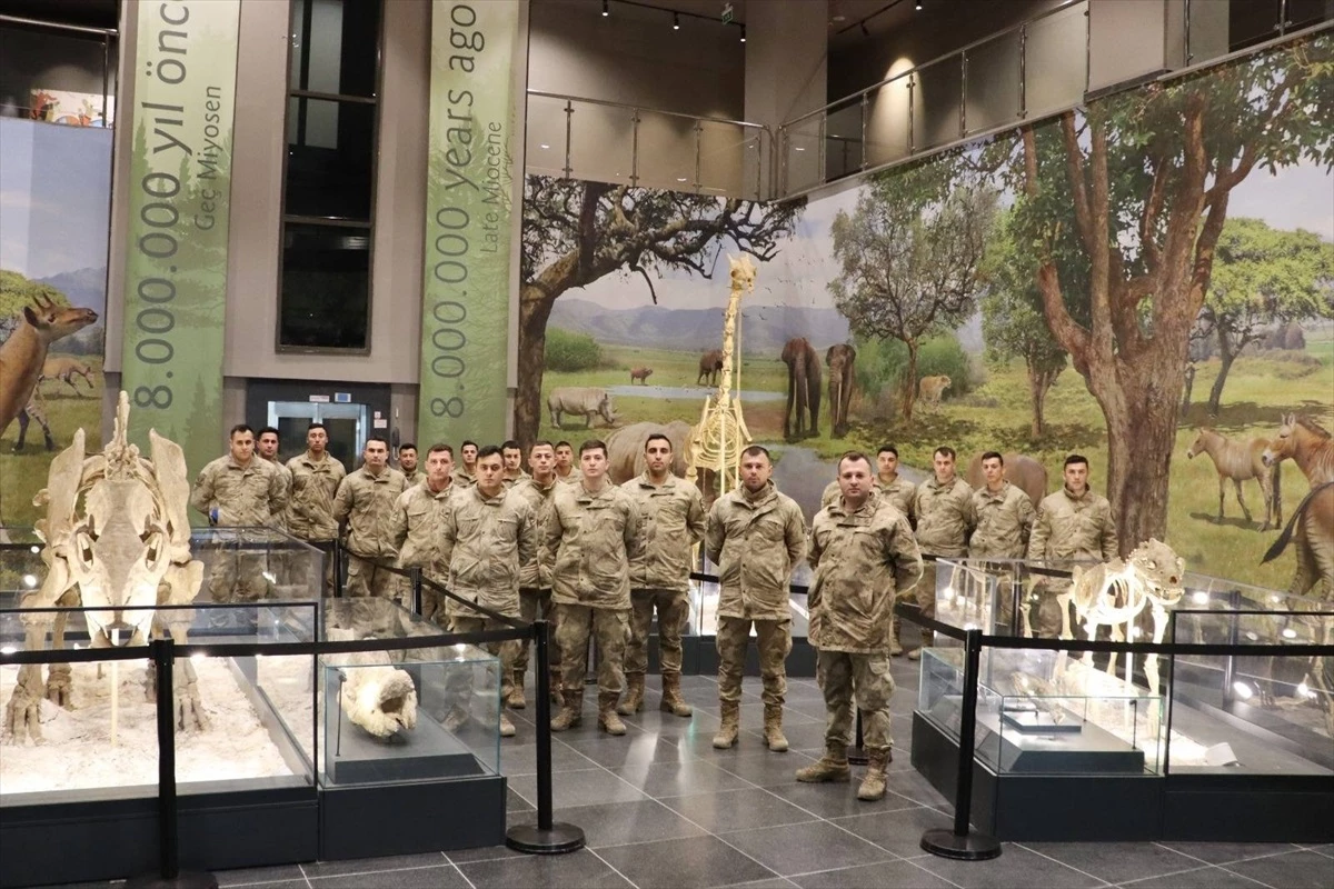 Kırşehir\'de jandarma personeli tarihi ve turistik merkezleri ziyaret etti