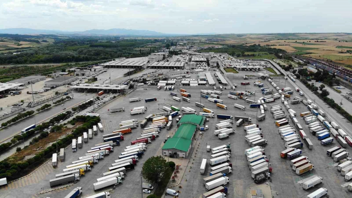 Edirne Kapıkule Sınır Kapısı\'nda 7 kişi kaçakçılık operasyonunda tutuklandı