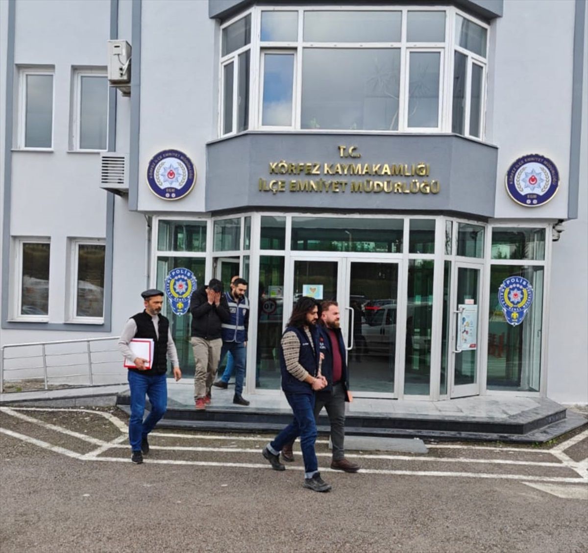 Kocaeli\'de Tır ve Karavan Hırsızlığı Yapan 3 Şüpheli Tutuklandı