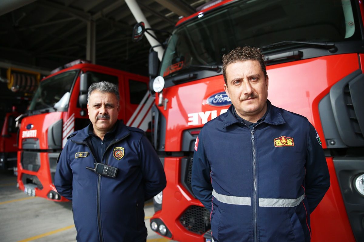 Malatya\'da depremde enkaz altında kalan itfaiye personeli yaşadıklarını anlattı