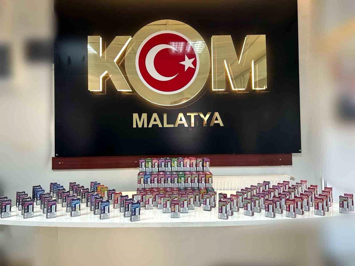 Malatya\'da yolcu otobüsünde 453 adet elektronik sigara ele geçirildi