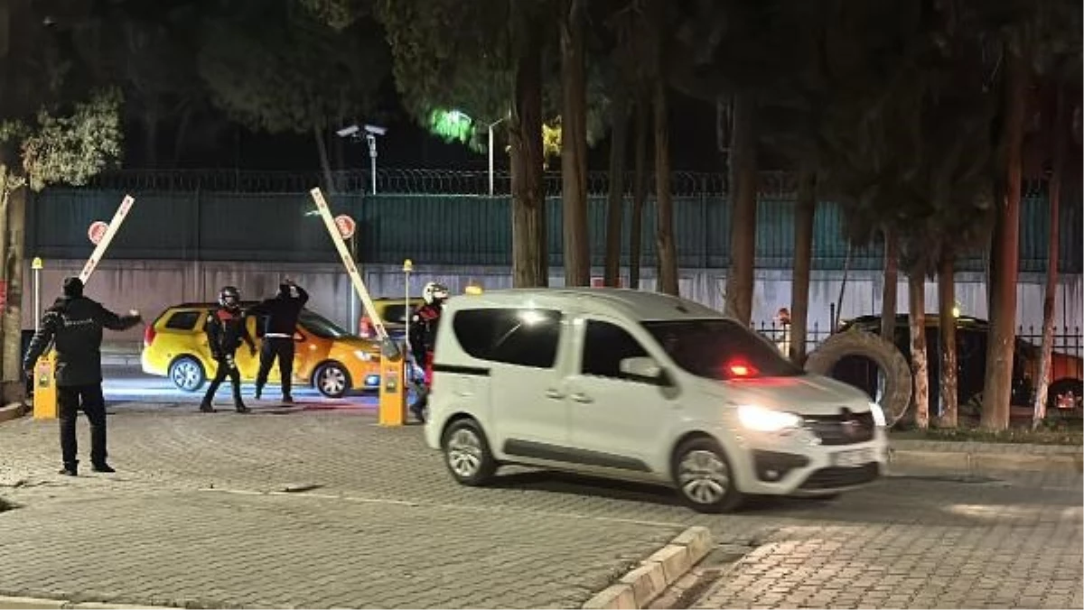 İzmir\'de taksi şoförü cinayeti: Taksicilerden alkışlı protesto