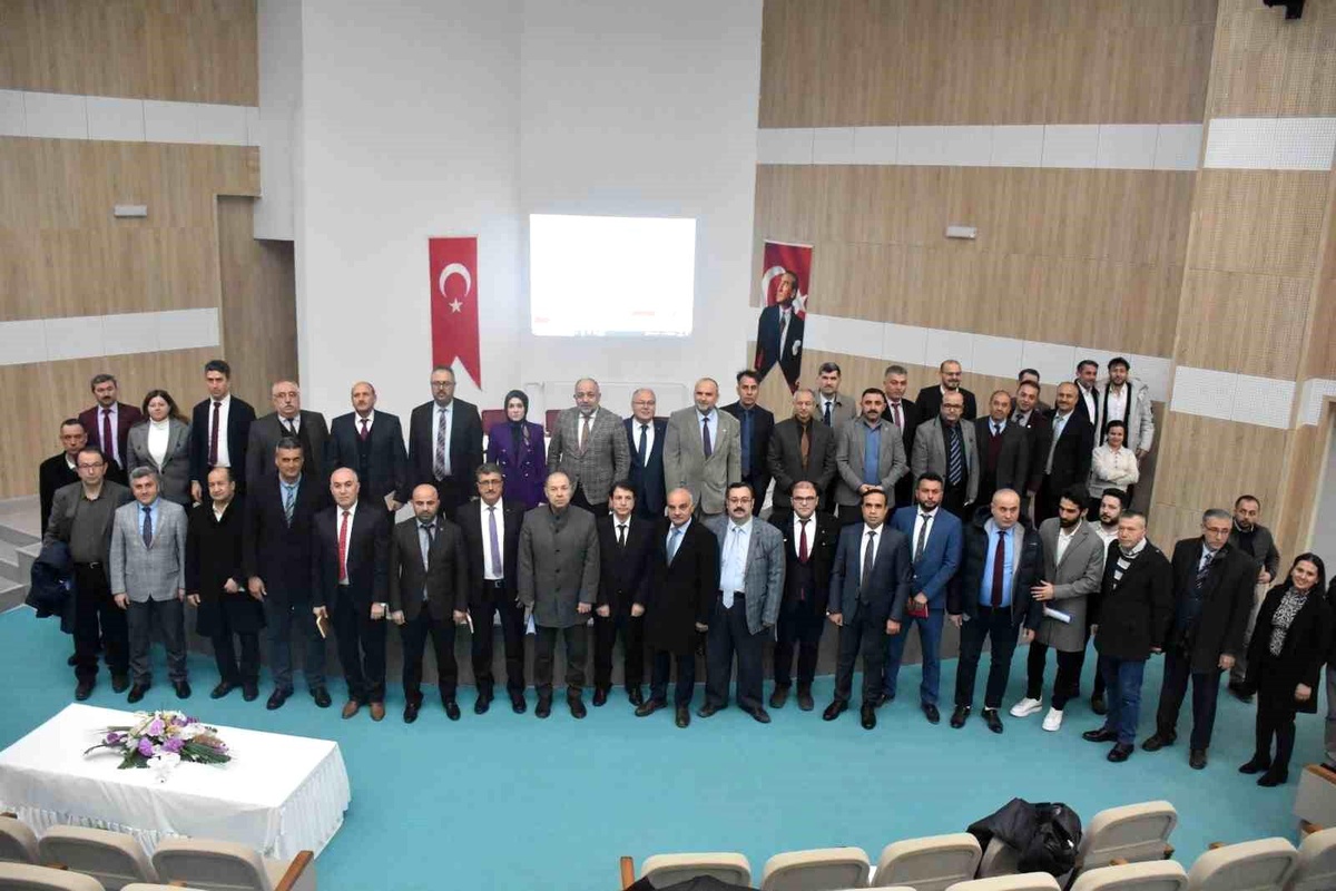 Afyonkarahisar\'da Okullardaki Yetenek Taraması ve Geleneksel Çocuk Oyunları Toplantısı Düzenlendi
