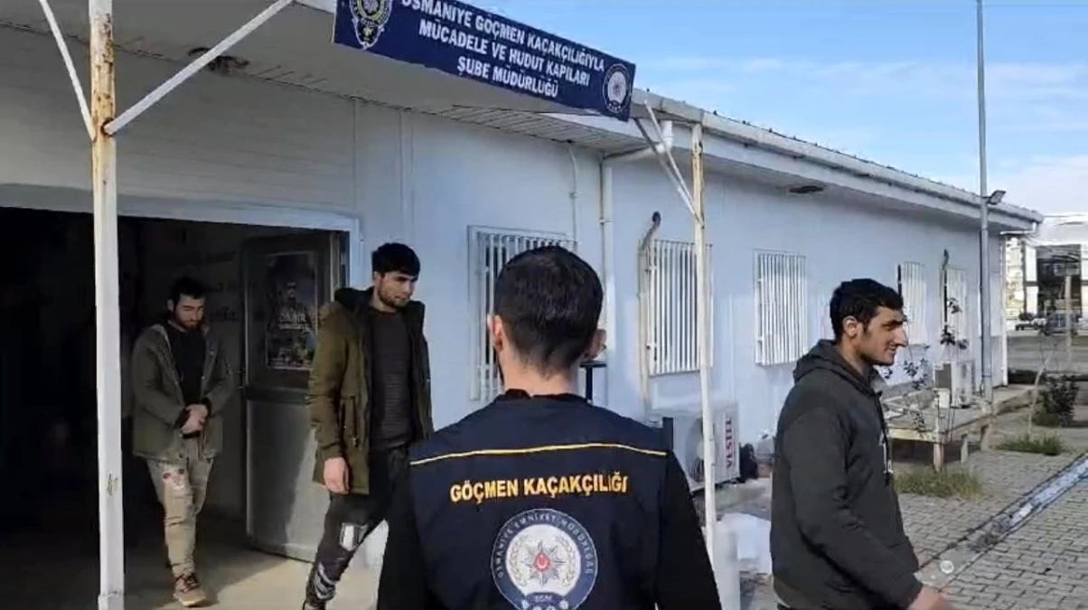 Osmaniye\'de 12 kaçak göçmen yakalandı, organizatör tutuklandı