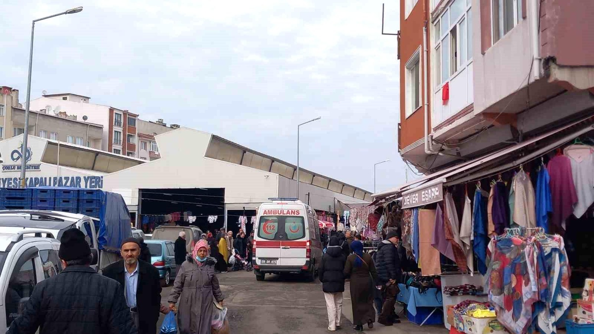 Tekirdağ Çorlu\'da pazar yerinde kavga: Baba ve oğul yaralandı