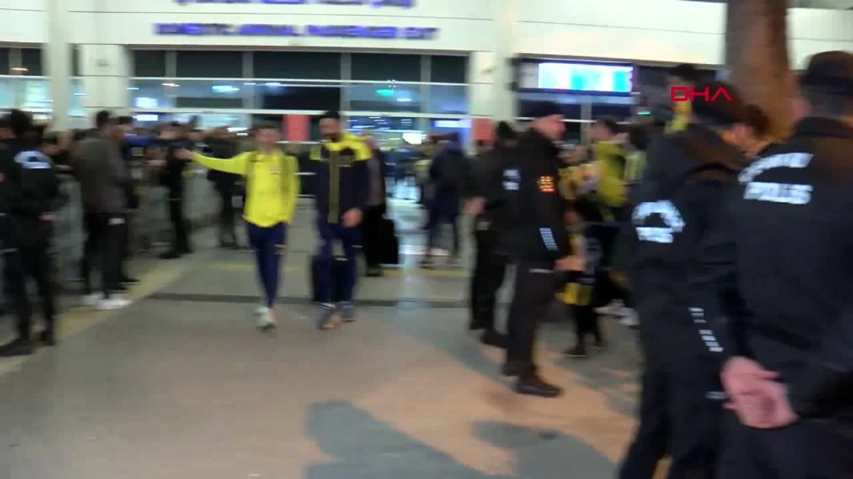 Fenerbahçe, Antalya\'da coşkuyla karşılandı