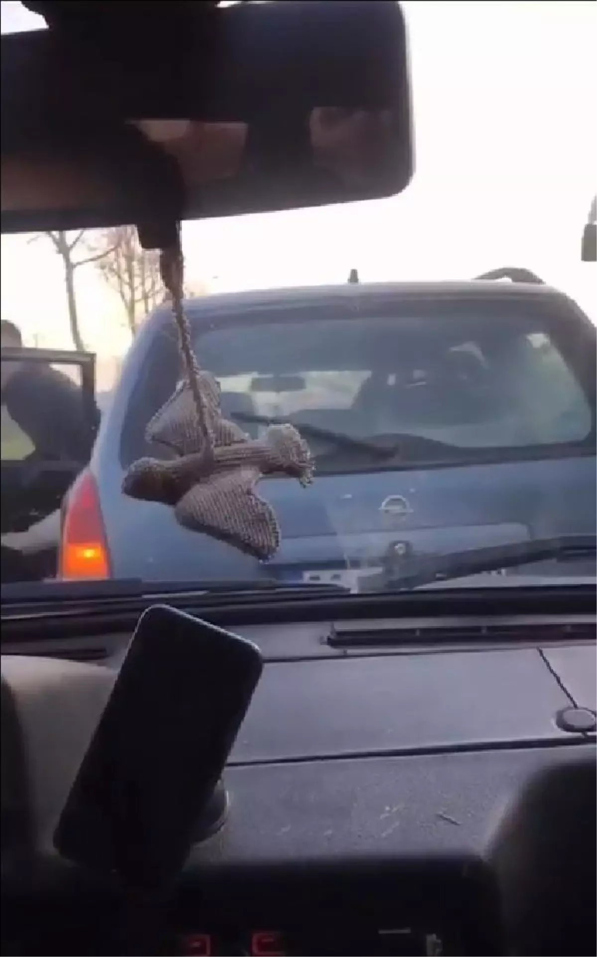 Trafikte tartışma sonucu araçlar çarpıştı