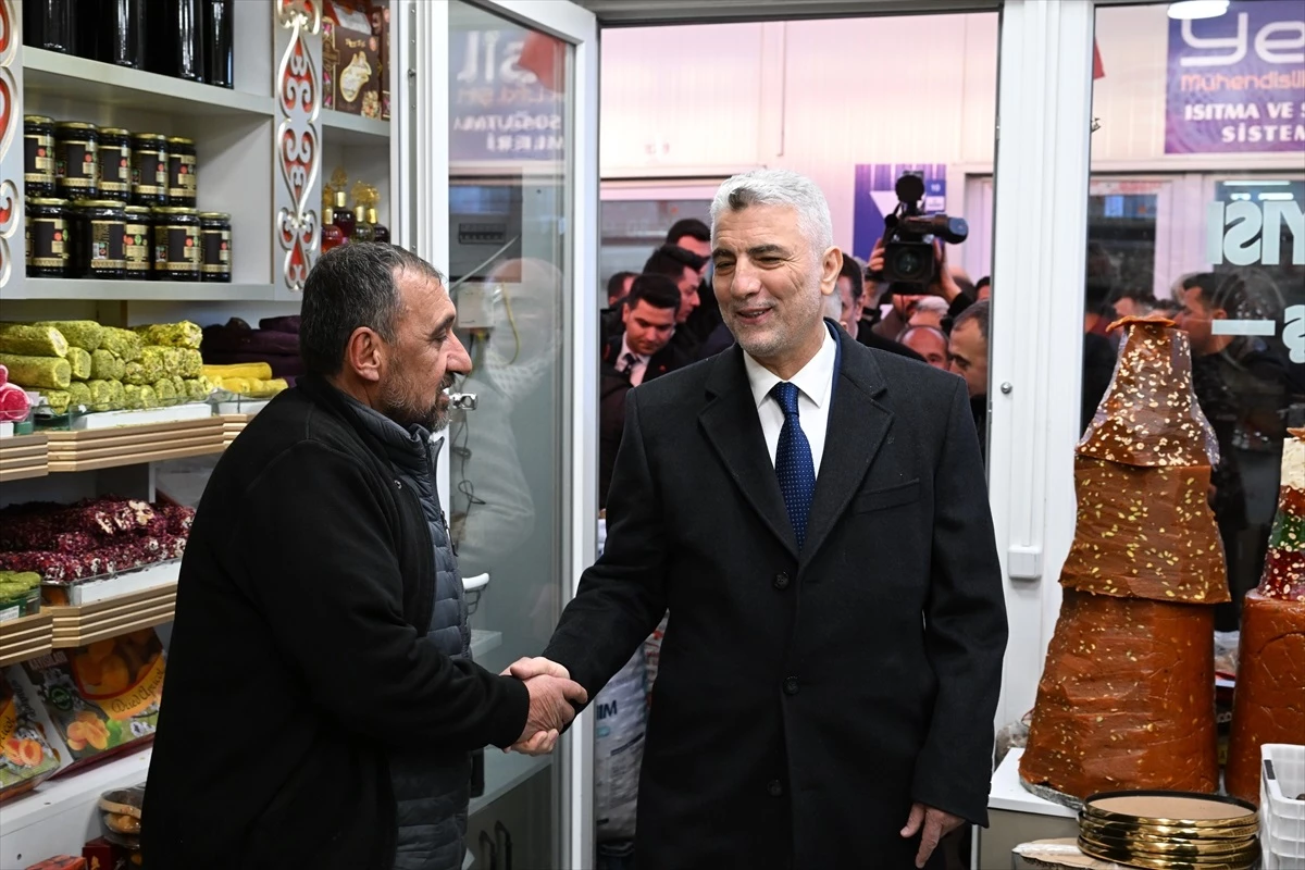 Ticaret Bakanı Ömer Bolat, Malatya\'da depremzedelerin yanında olduğunu söyledi