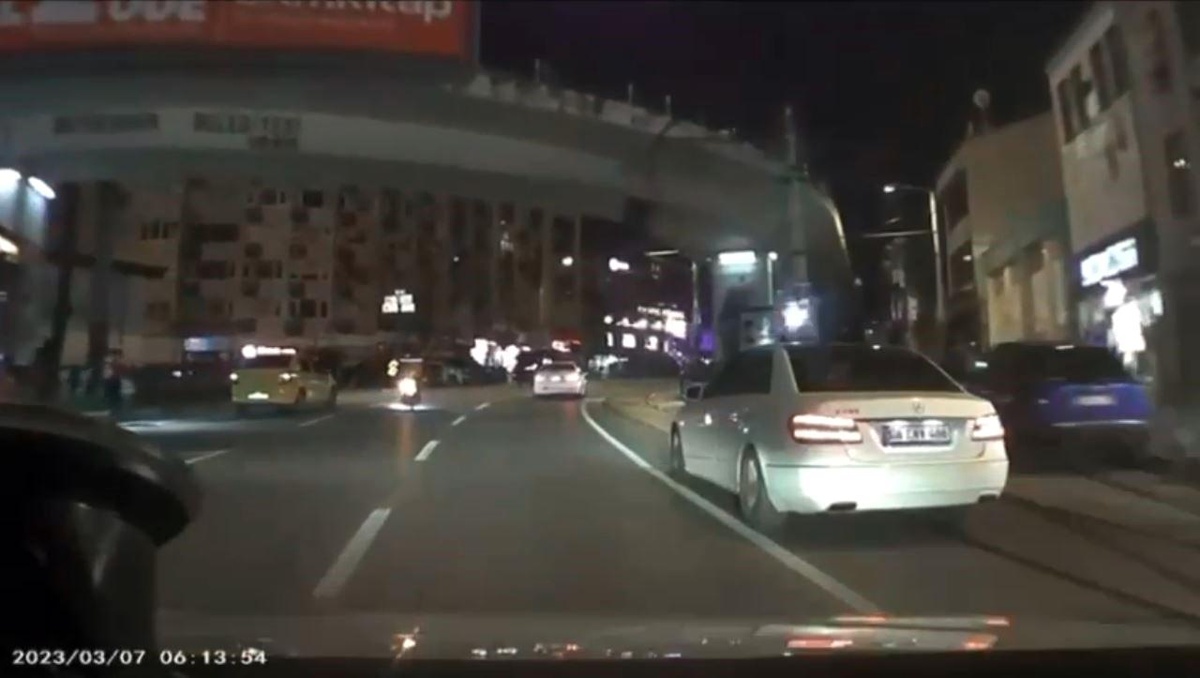 Bursa\'da Ticari Taksi ile Motosikletli Kurye Kaza Yaptı