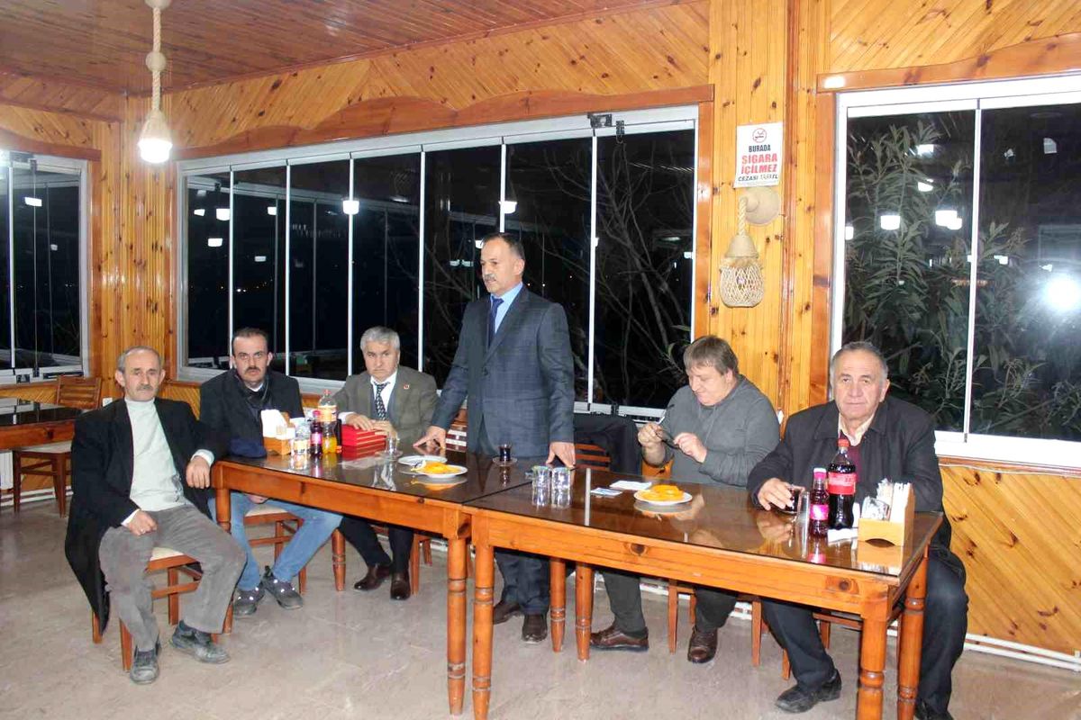 Türkeli Muhtarlar Derneği\'nden veda yemeği