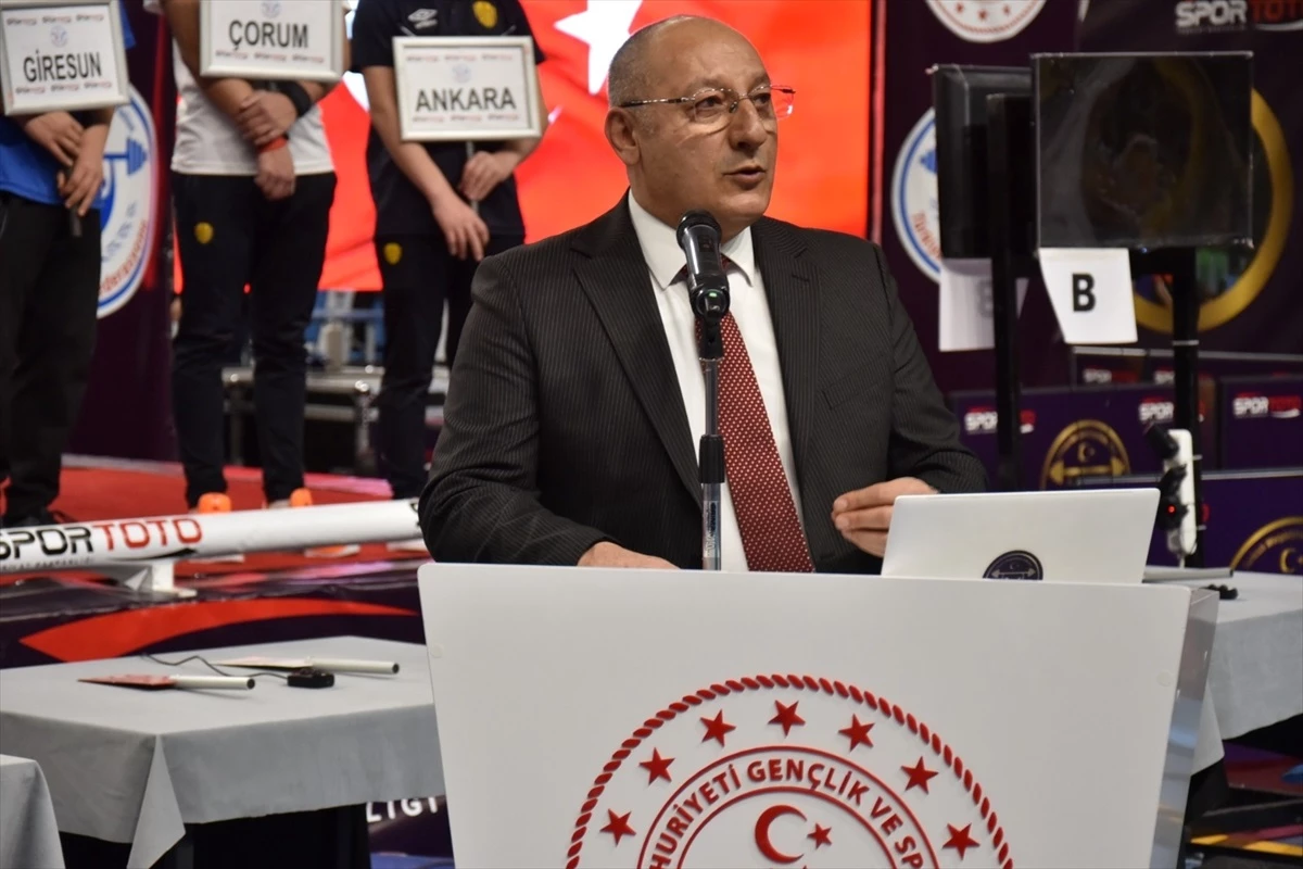 Yıldızlar, Gençler, 23 Yaş Altı ve Büyükler Türkiye Halter Şampiyonası Ankara\'da başladı