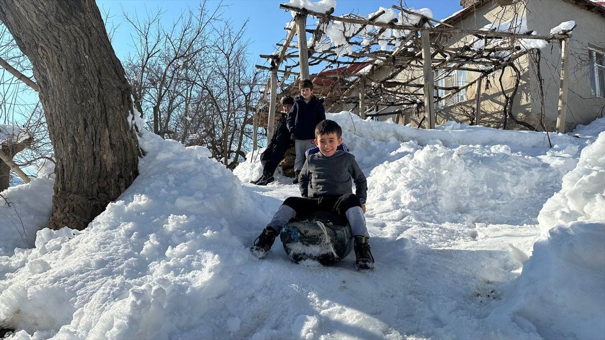 Van, Hakkari, Bitlis ve Muş\'ta Karla Mücadele Çalışmaları Devam Ediyor
