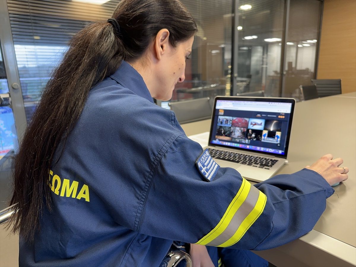 Yunanistan İklim Krizi ve Sivil Koruma Bakanlığına bağlı afetle mücadele biriminde görevli Zisula Dasiu, 2023\'e damga vuran olaylara ait fotoğrafları oyladı