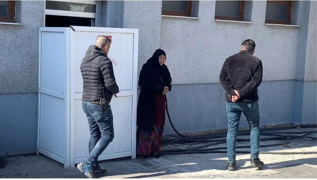 Elazığ\'da Dilenci Operasyonu: Kadınlar Tuvaletine Sığınan Dilenci Yakalandı