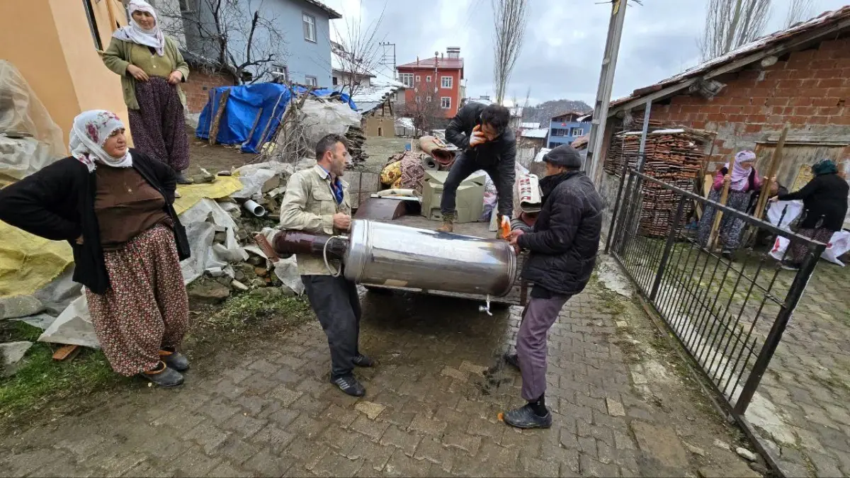 Tokat\'ın Günebakan köyünde çatlaklar oluştu, 10 ev boşaltıldı