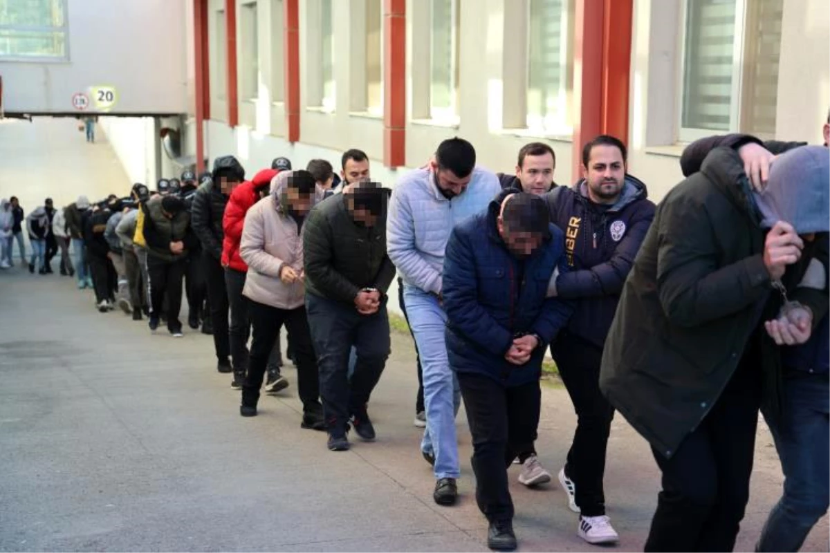 Adana\'da Yakalanan 29 Şüpheliden 21\'i Tutuklandı
